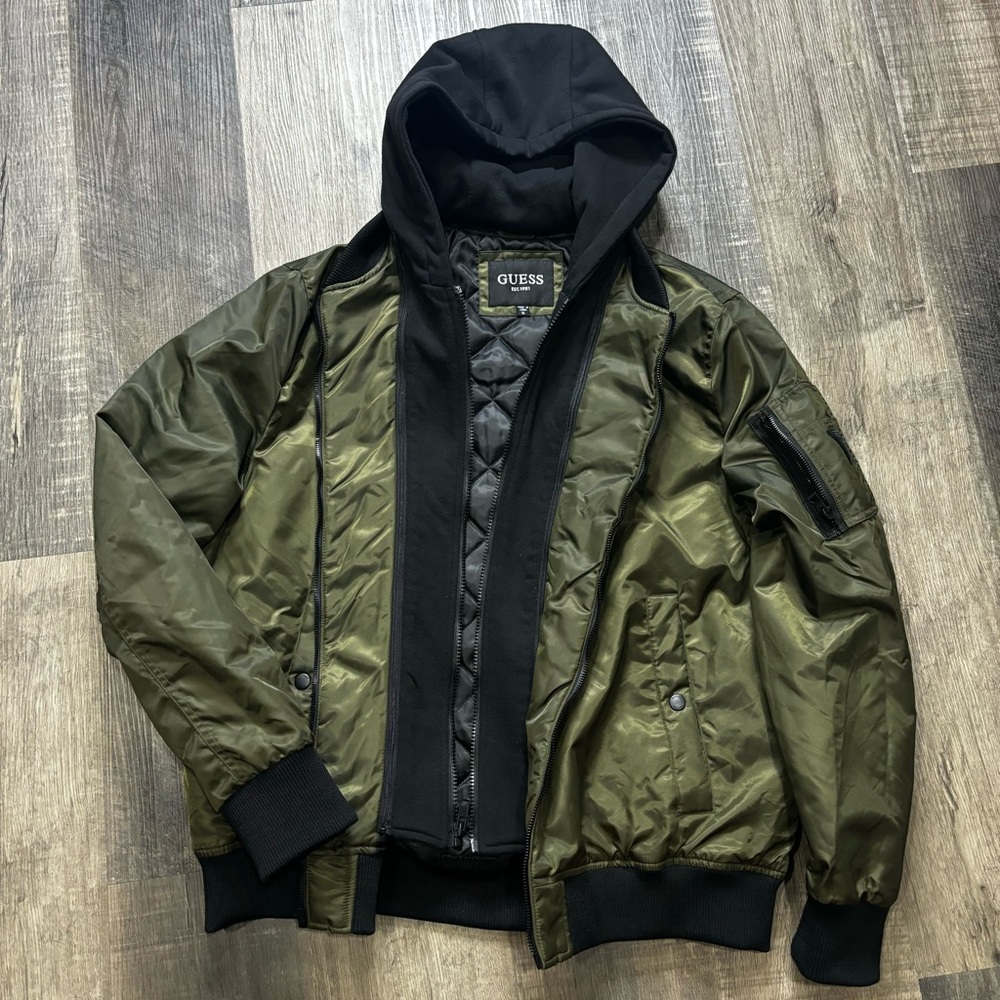 GUESS Men’s Bomber Jacket w/ detachable hood, quilted inside, inside pocket,EUC
